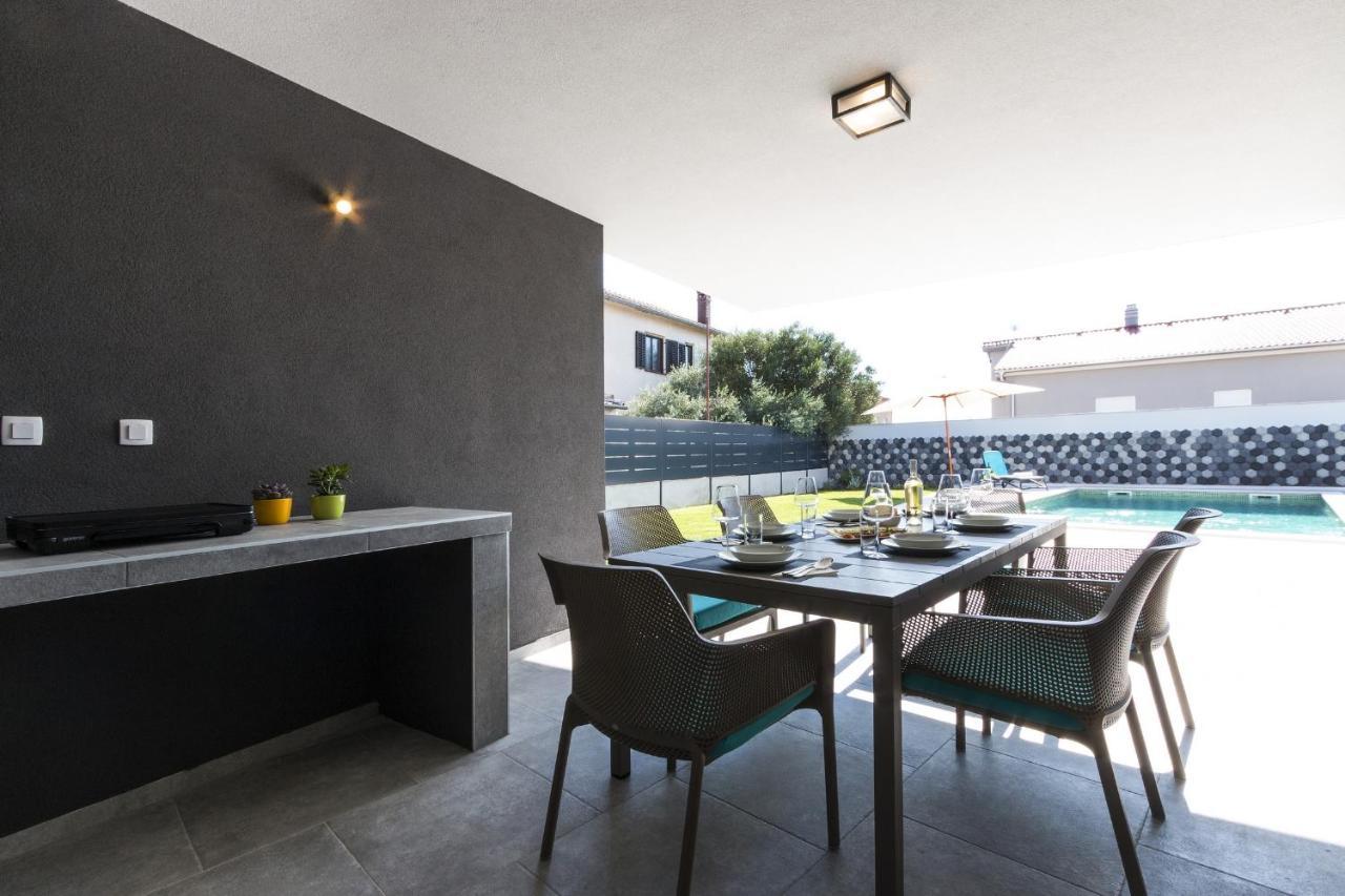 Modern 3-Bedroom Villa With A Private Pool Pola Esterno foto