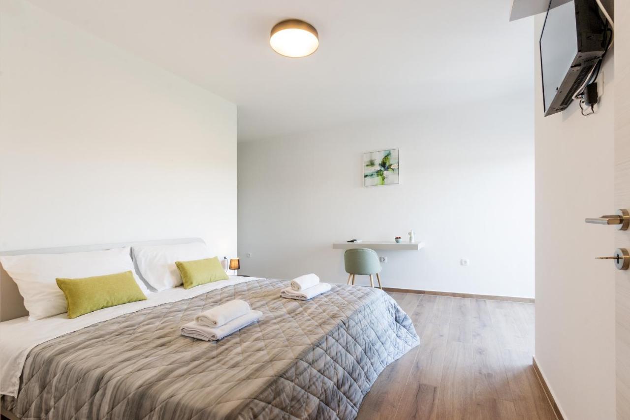Modern 3-Bedroom Villa With A Private Pool Pola Esterno foto