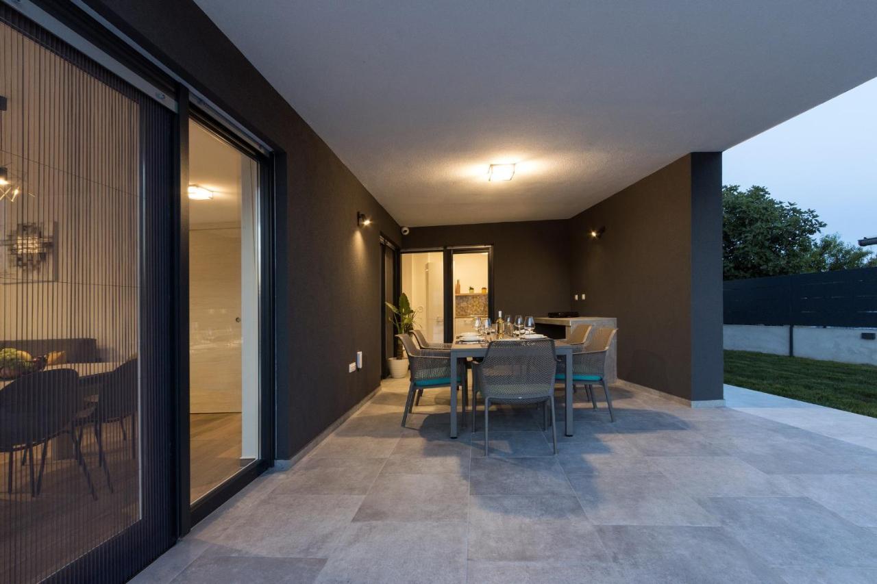 Modern 3-Bedroom Villa With A Private Pool Pola Esterno foto
